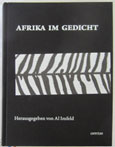 Herr A. Manneh (Bibliothekar) und Herr  A. Bojang (Elternvertreter) mit neuen Englisch-Wörterbüchern und Plastikboxen